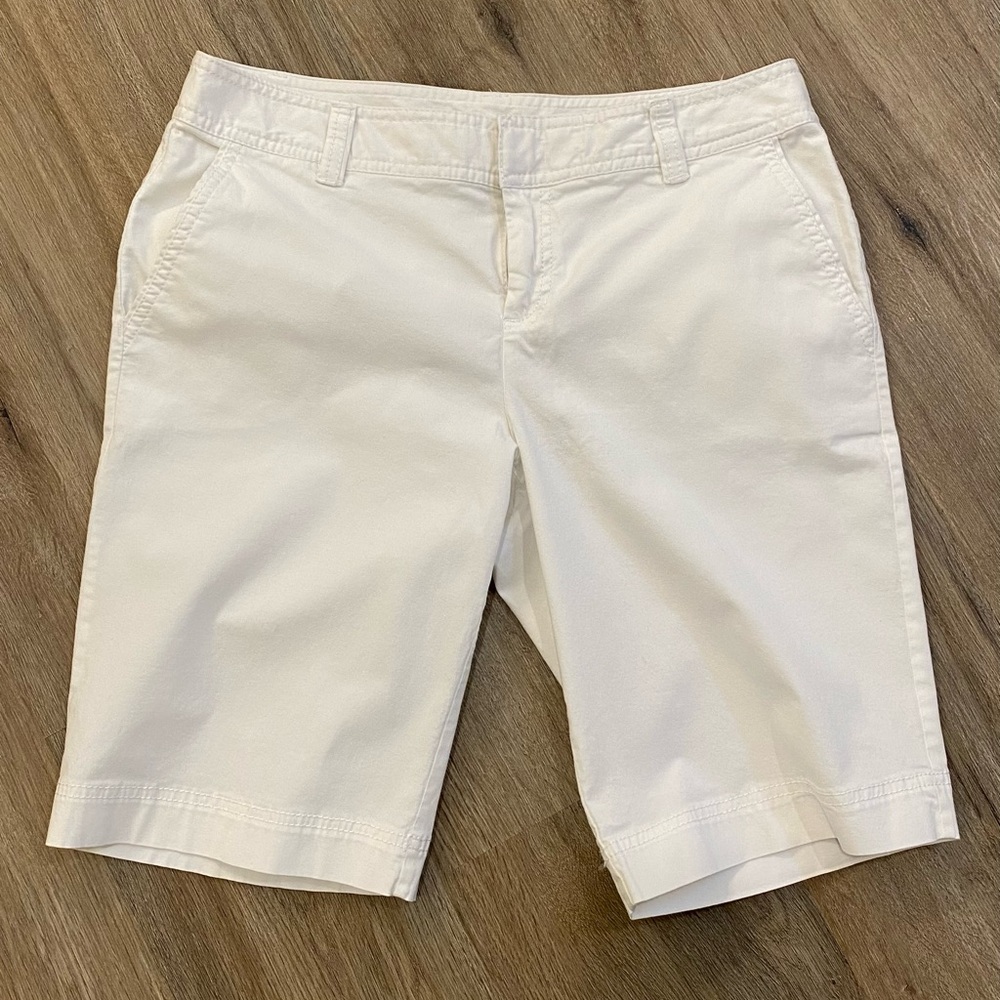 Caslon Women's Classic White Burmuda Shorts